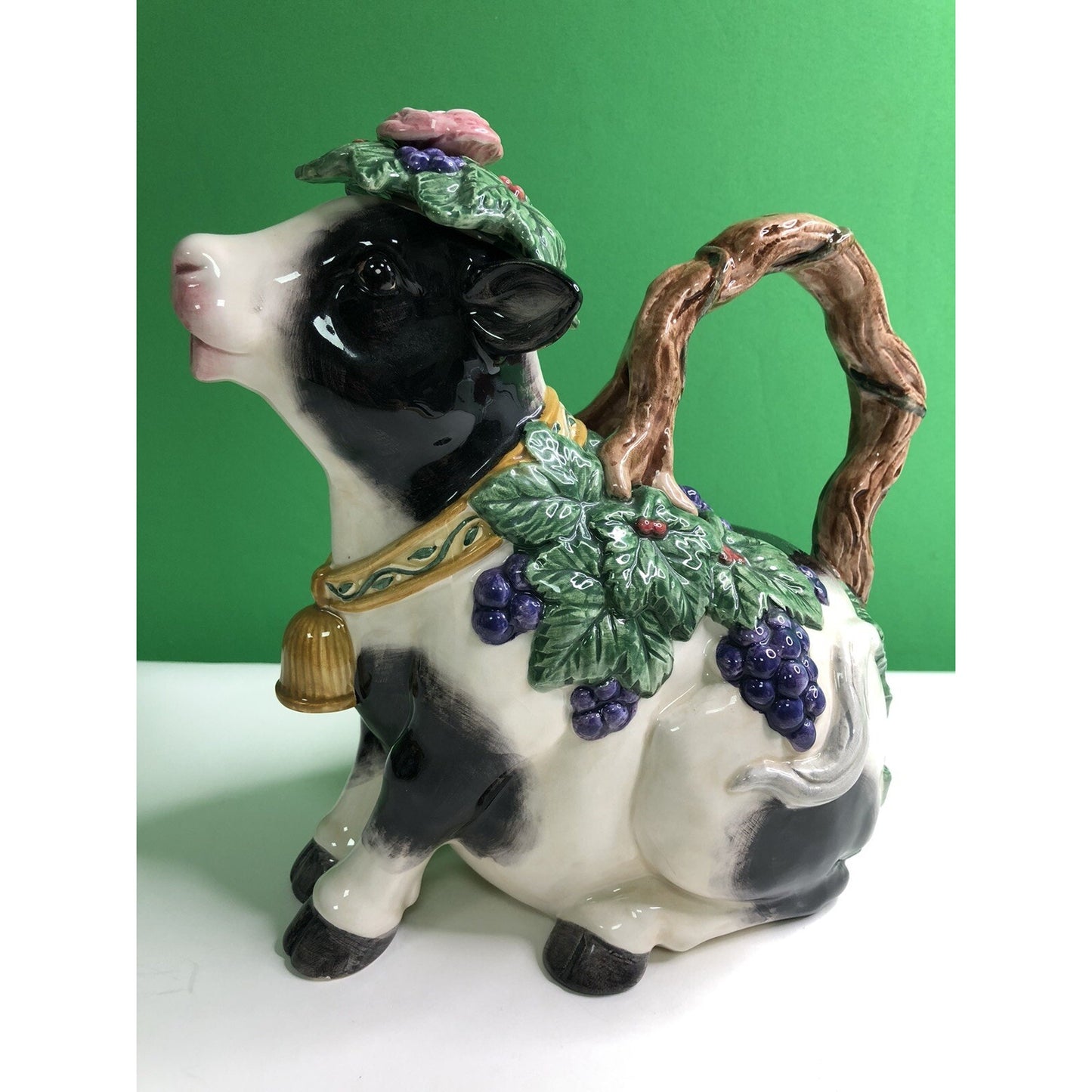 1994 Fitz & Floyd HEIDI HOLSTEIN TEAPOT Pitcher 35 oz Cow Giftware Grapevine Lid