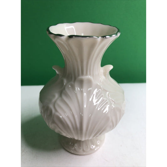 Lenox Elfin Bud Vase Small Ivory Leaf Cream with 24K Gold Trim USA 4 1/2" 1980's