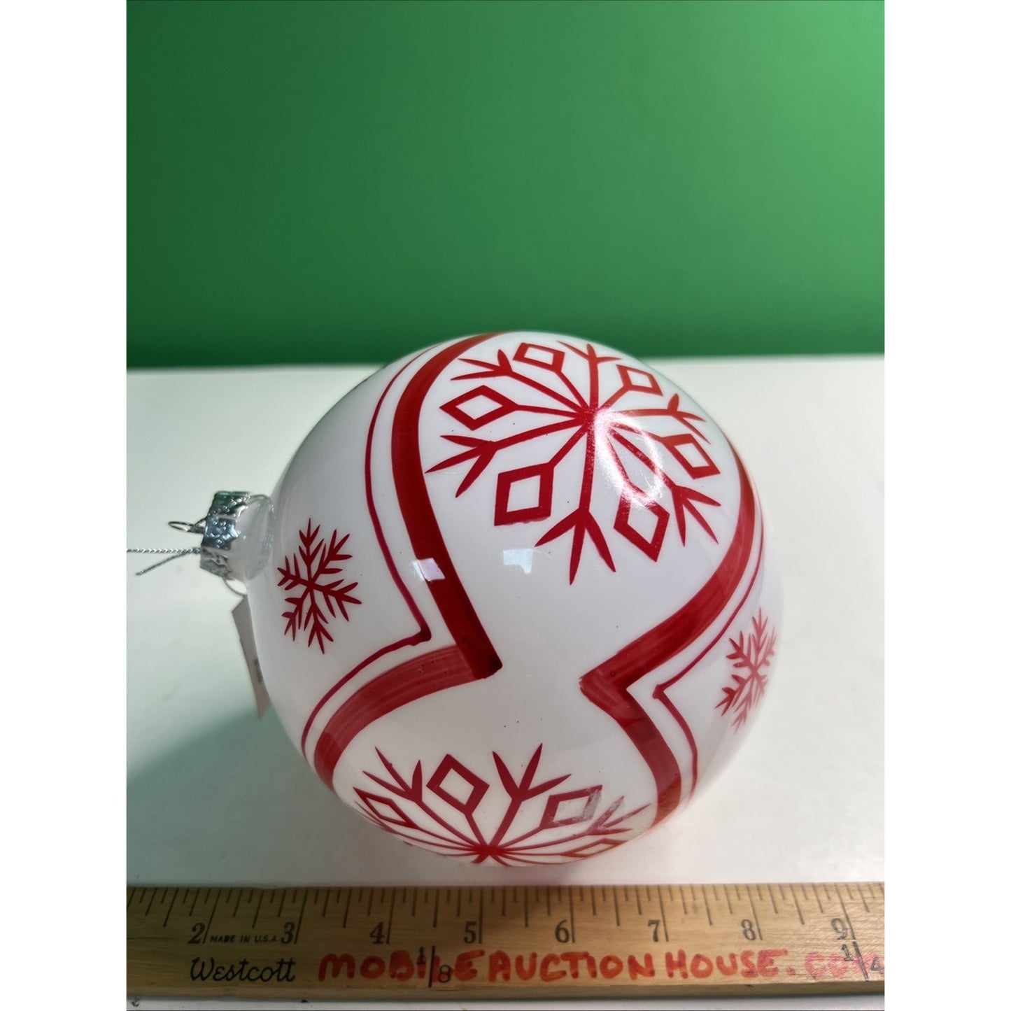 5.25 INCH WHITE W/RED SNOWFLAKE GLASS ROUND ORNAMENT