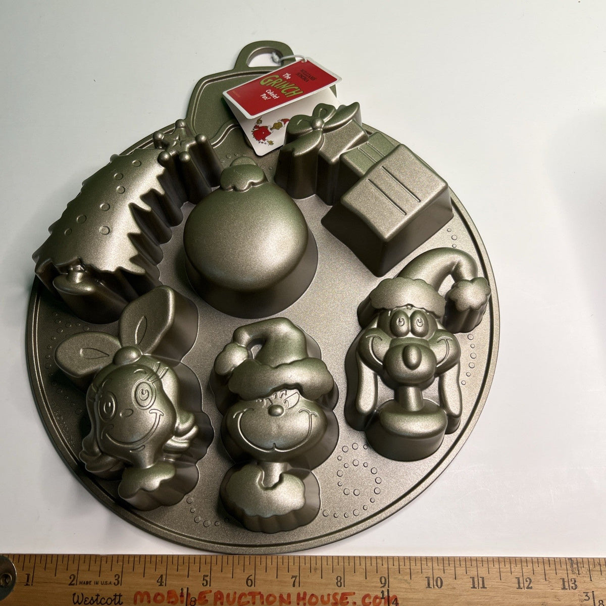 Williams Sonoma Grinch Cakelet Pan Cast Aluminum Dr. Seuss Christmas Baking NEW