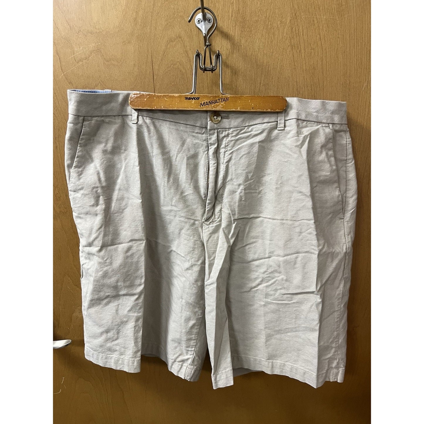IZOD Men’s 100% Cotton Shorts Size 36 Waist 9” Inseam Classic Khaki Color