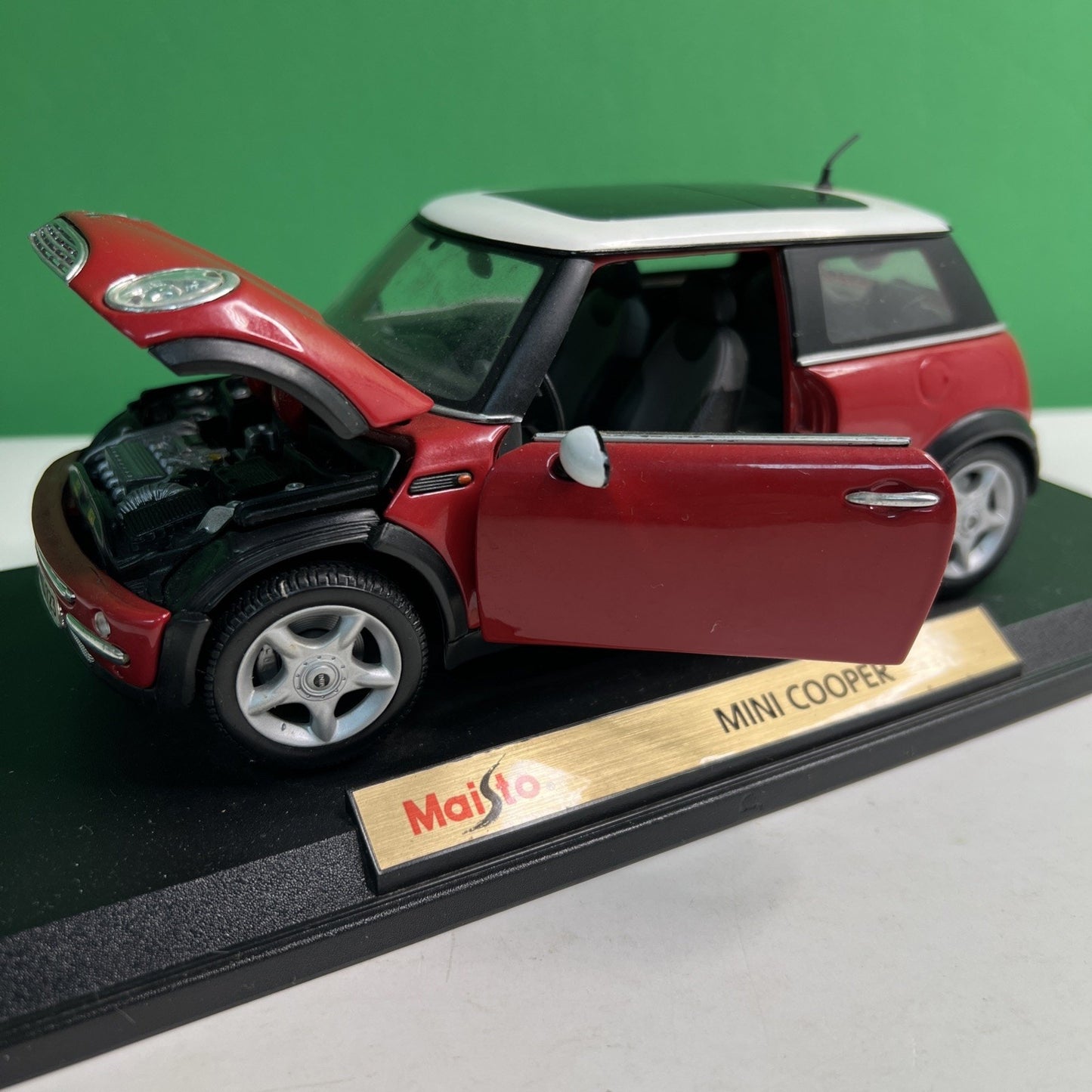 RARE 1998 Mini Cooper Red White Dealer Model Car Maisto Collectors Model
