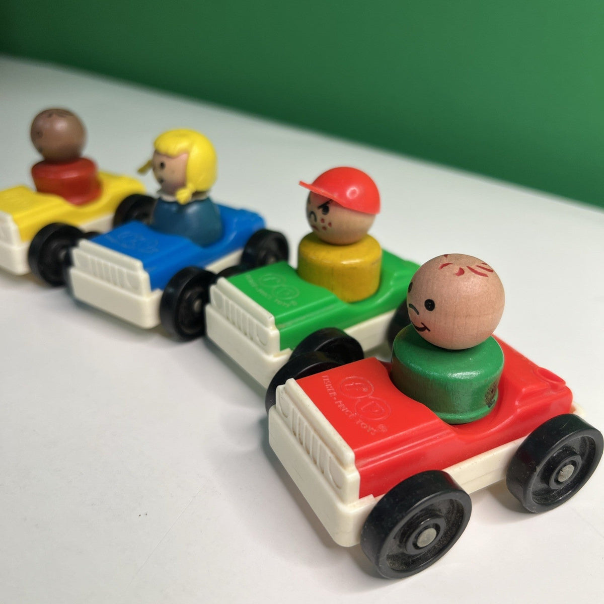 Vintage Fisher Price Little People Lot Of 8 Pieces 4 Cars 4 Drivers