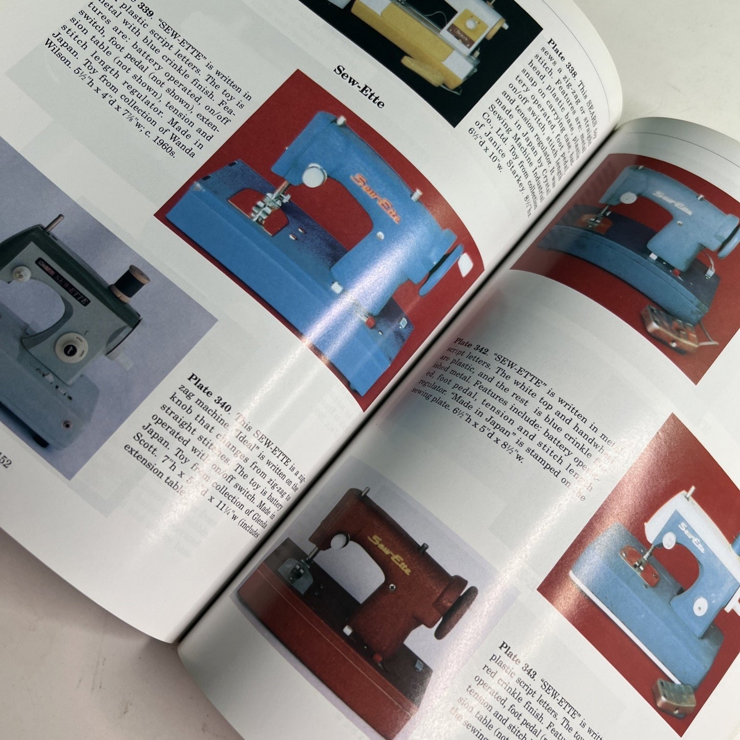 Toy & Miniature Sewing Machines: An Identification & Value Guide - Glenda Thomas