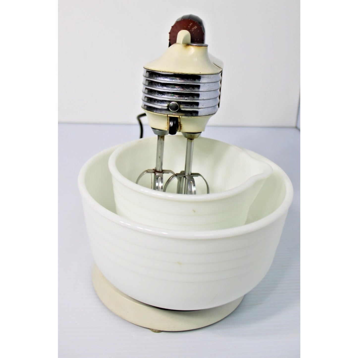 Vintage 1958 General Mills Betty Crocker Stand Mixer Model GM-7A- Complete!