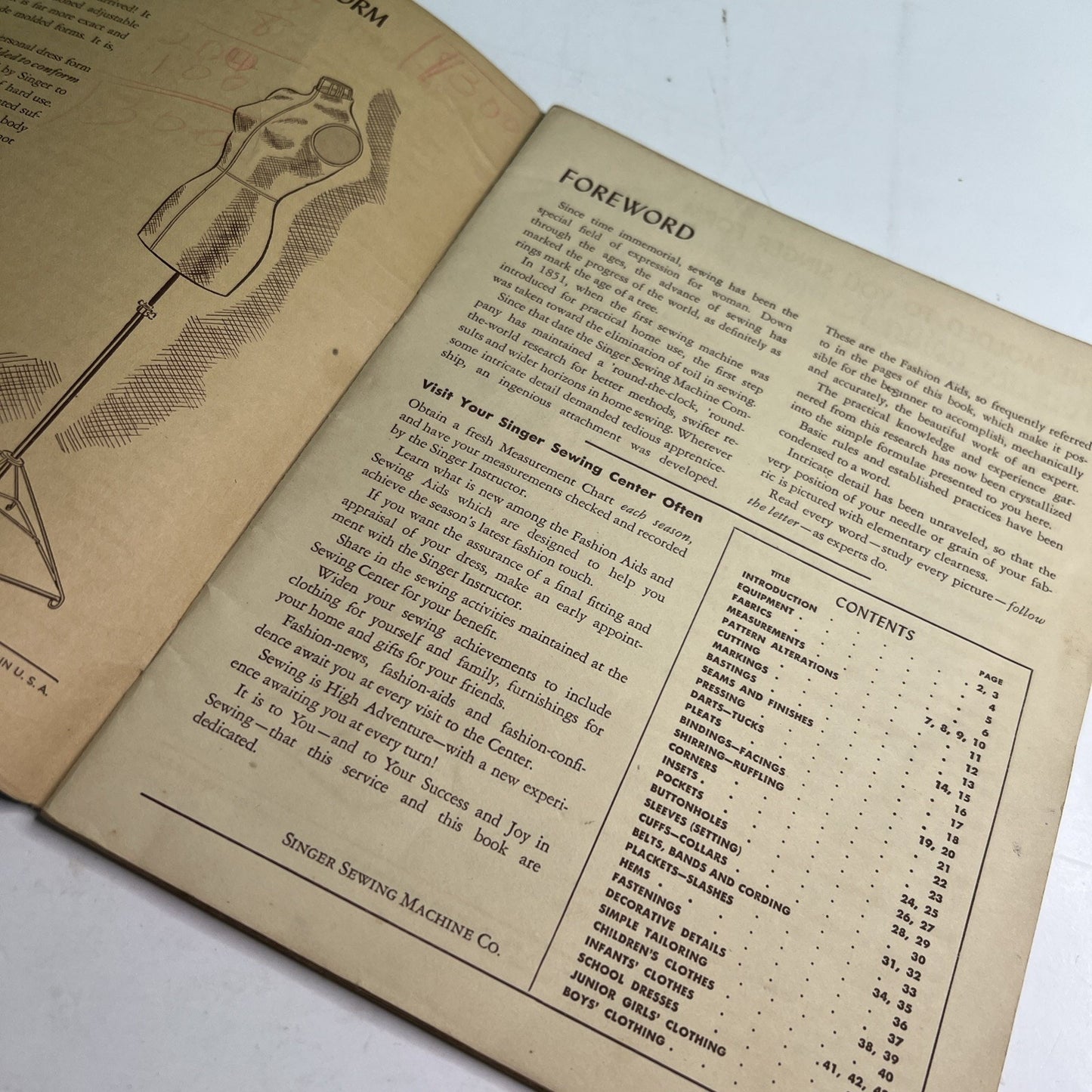 1943 Original SINGER Sewing Machine Co. ILLUSTRATED DRESSMAKING GUIDE 48 Page