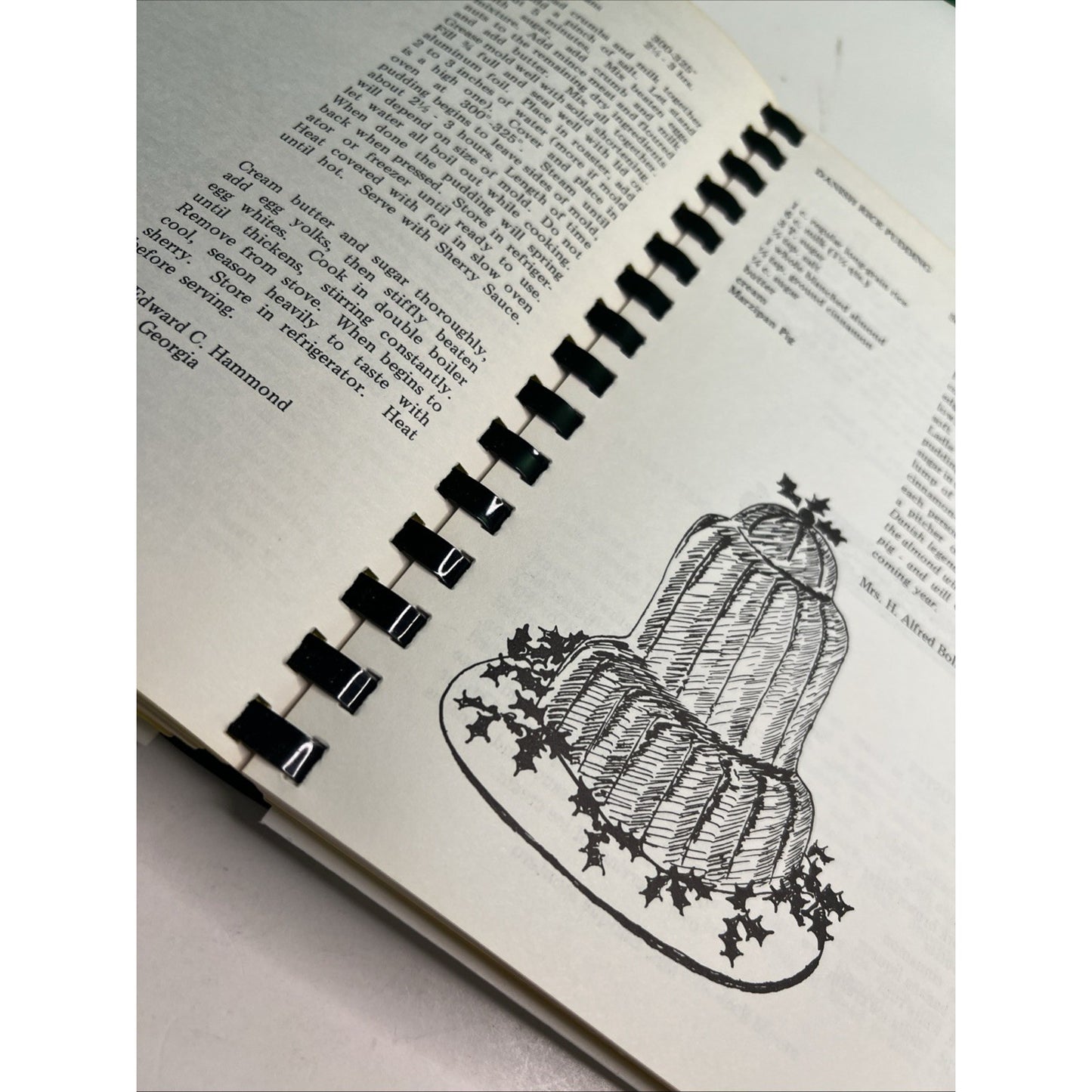 The Stuffed Griffin by Utility Club Griffin, Georgia Plastic Comb 1976 COOKBOOK