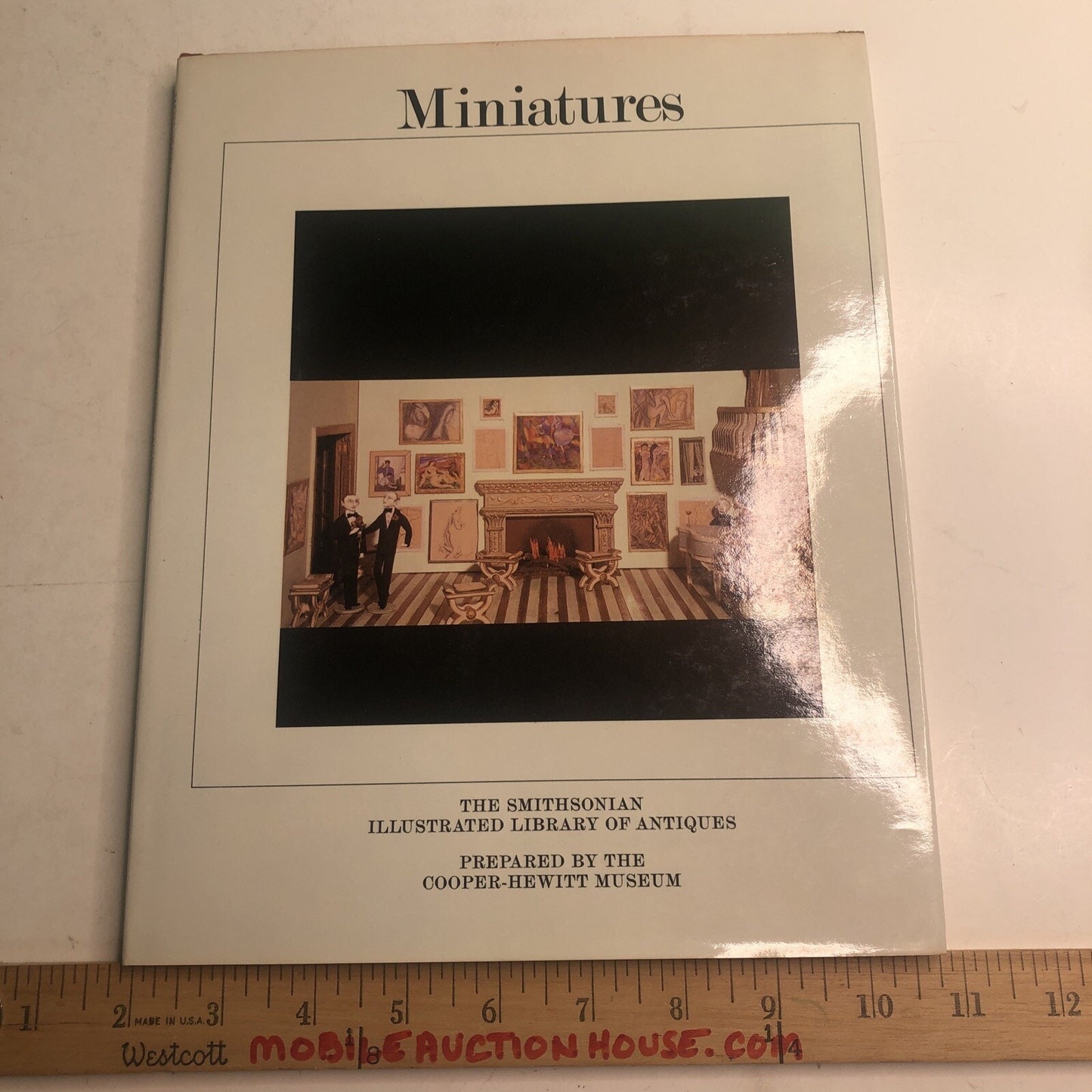 MINIATURES The Smithsonian Illustrated Library of Antiques 1983 HC DJ