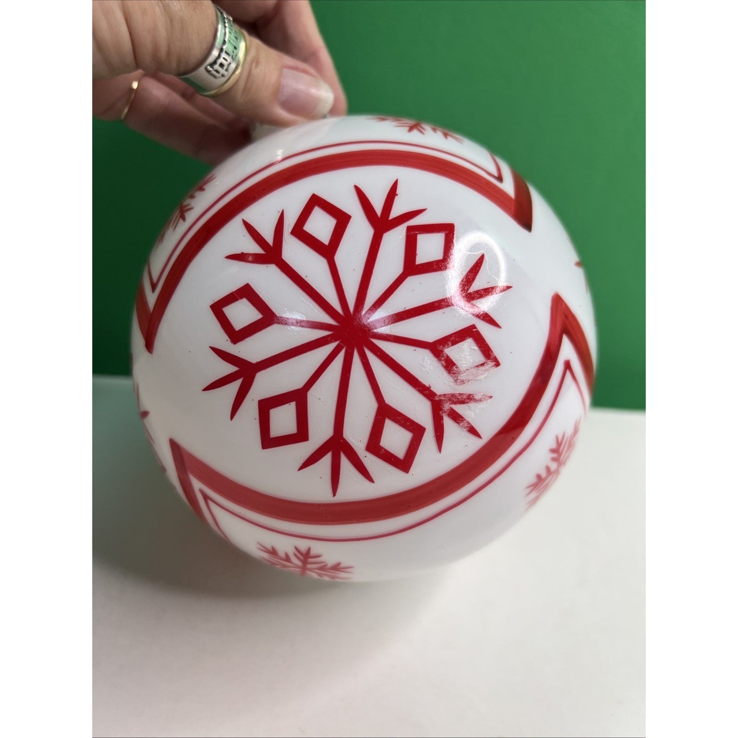 5.25 INCH WHITE W/RED SNOWFLAKE GLASS ROUND ORNAMENT