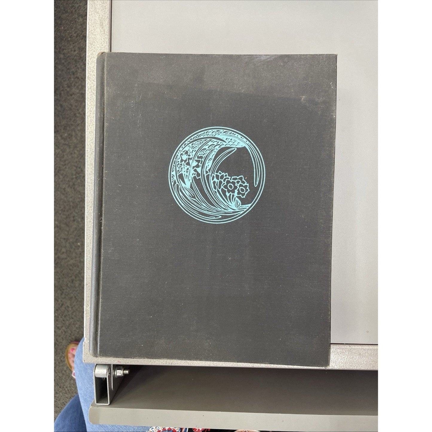 The Dictionary of World Pottery and Porcelain by Louise Ade Boger 1971 HC