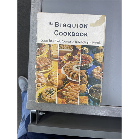 Vtg Betty Crocker's The Bisquick Cookbook, 1964 1st Edition