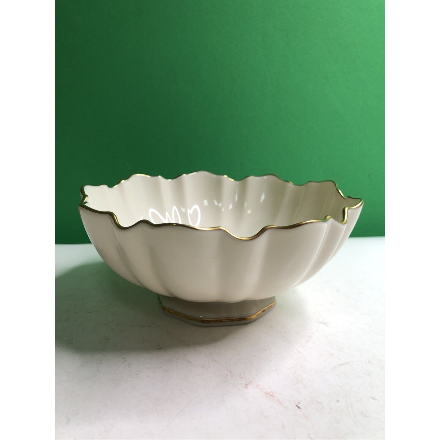 Lenox Symphony Ivory Porcelain Scalloped Footed Bowl 24 Kt Gold Edging Trim 6"