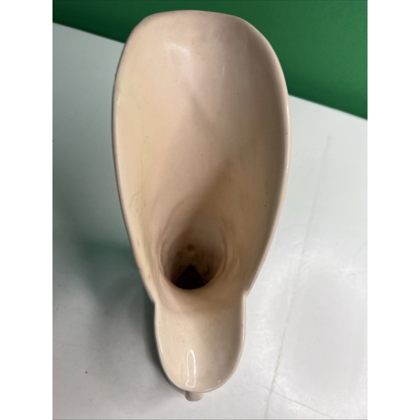HULL ART POTTERY USA CORNUCOPIA VASE PLANTER Marked H-10-8 1/2 Beige Blue Flower