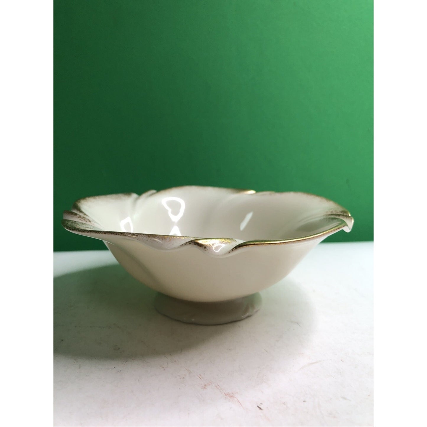 LENOX Dorset Collection Dessert Nut Bowl Candy Dish w/24K Gold Trim Swirl Edge