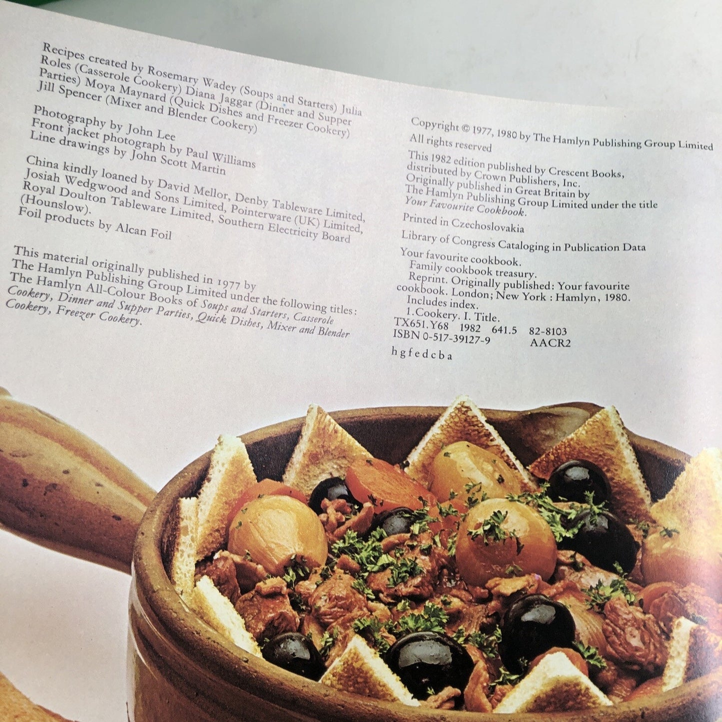 Vintage 1980 FAMILY COOKBOOK TREASURY Recipes