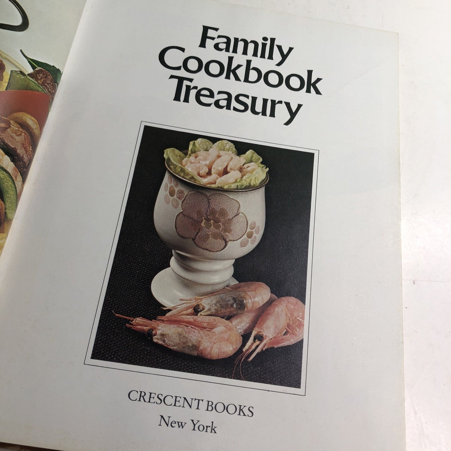 Vintage 1980 FAMILY COOKBOOK TREASURY Recipes