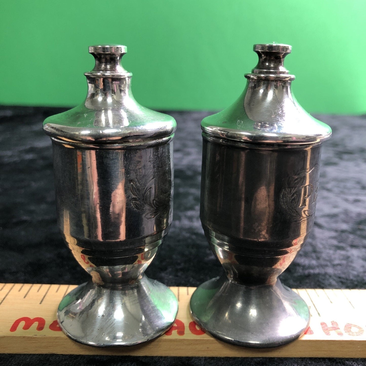 Pasnik Co Shakeless SALT & PEPPER Shakers Norwich Conn Pat Feb 1-21 (1921) PAIR