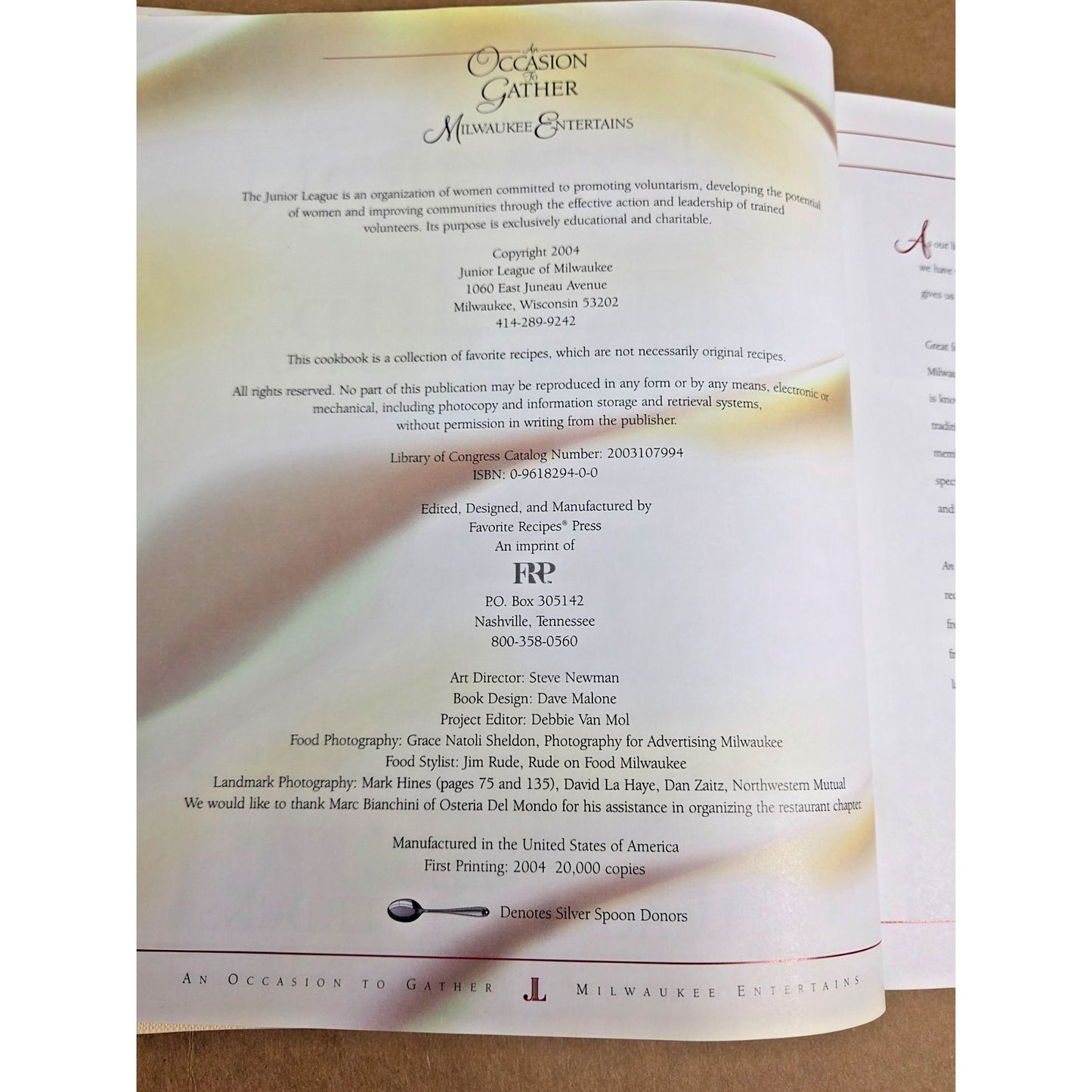 An Occasion to Gather: Milwaukee Entertains Junior League Cookbook - Like New