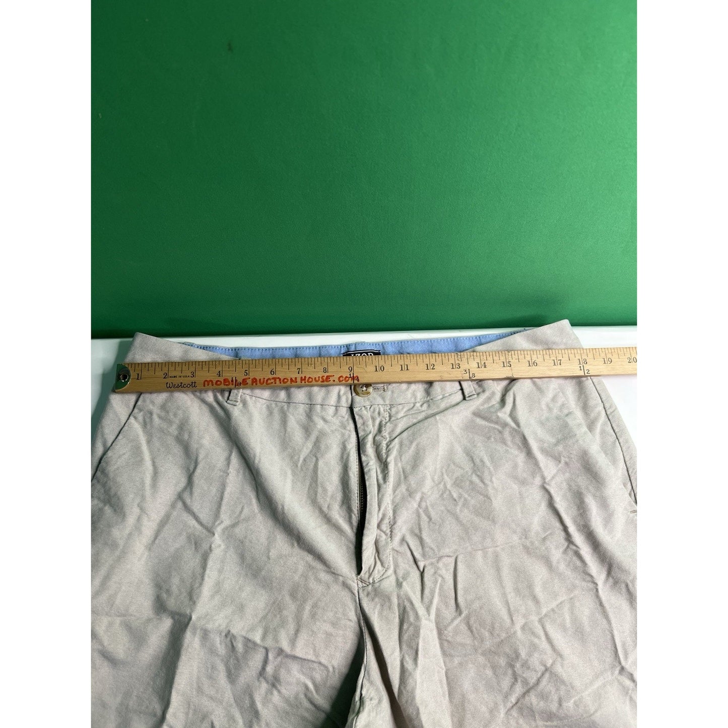 IZOD Men’s 100% Cotton Shorts Size 36 Waist 9” Inseam Classic Khaki Color