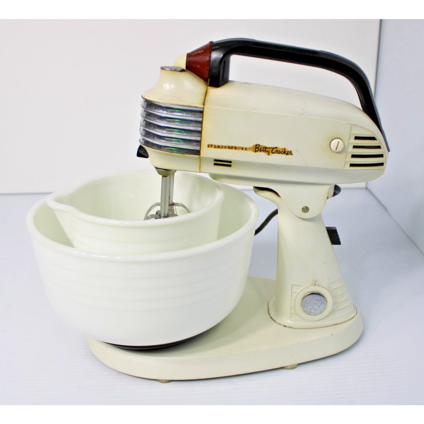 Vintage 1958 General Mills Betty Crocker Stand Mixer Model GM-7A- Complete!