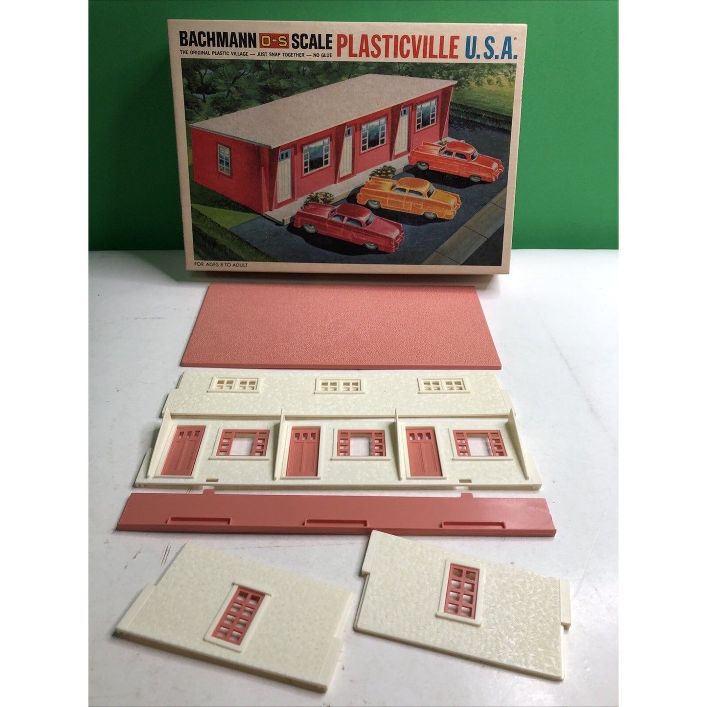 Bachmann Plasticville O/S Scale #1913 Motel Snap Fit Train Scenery Accessory