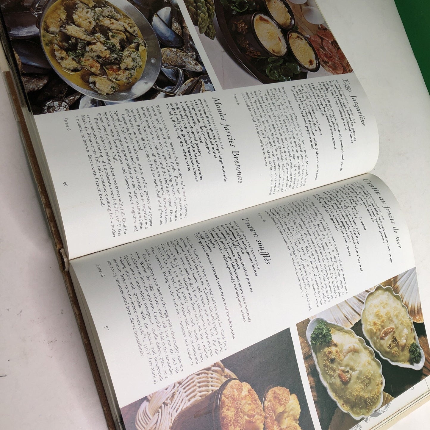 Vintage 1980 FAMILY COOKBOOK TREASURY Recipes