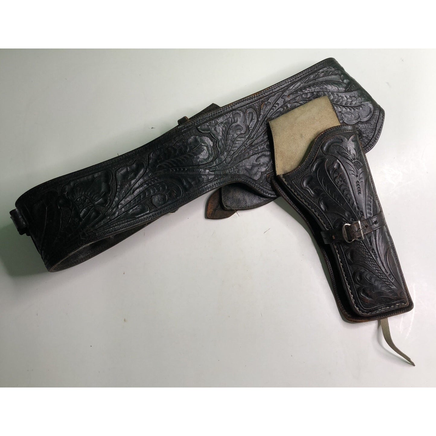 Vintage Western Tooled Leather GUN BELT & HOLSTER 12 Bullet Holders Pistol Draw