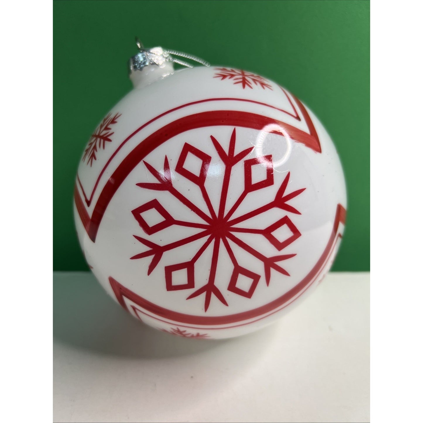 5.25 INCH WHITE W/RED SNOWFLAKE GLASS ROUND ORNAMENT