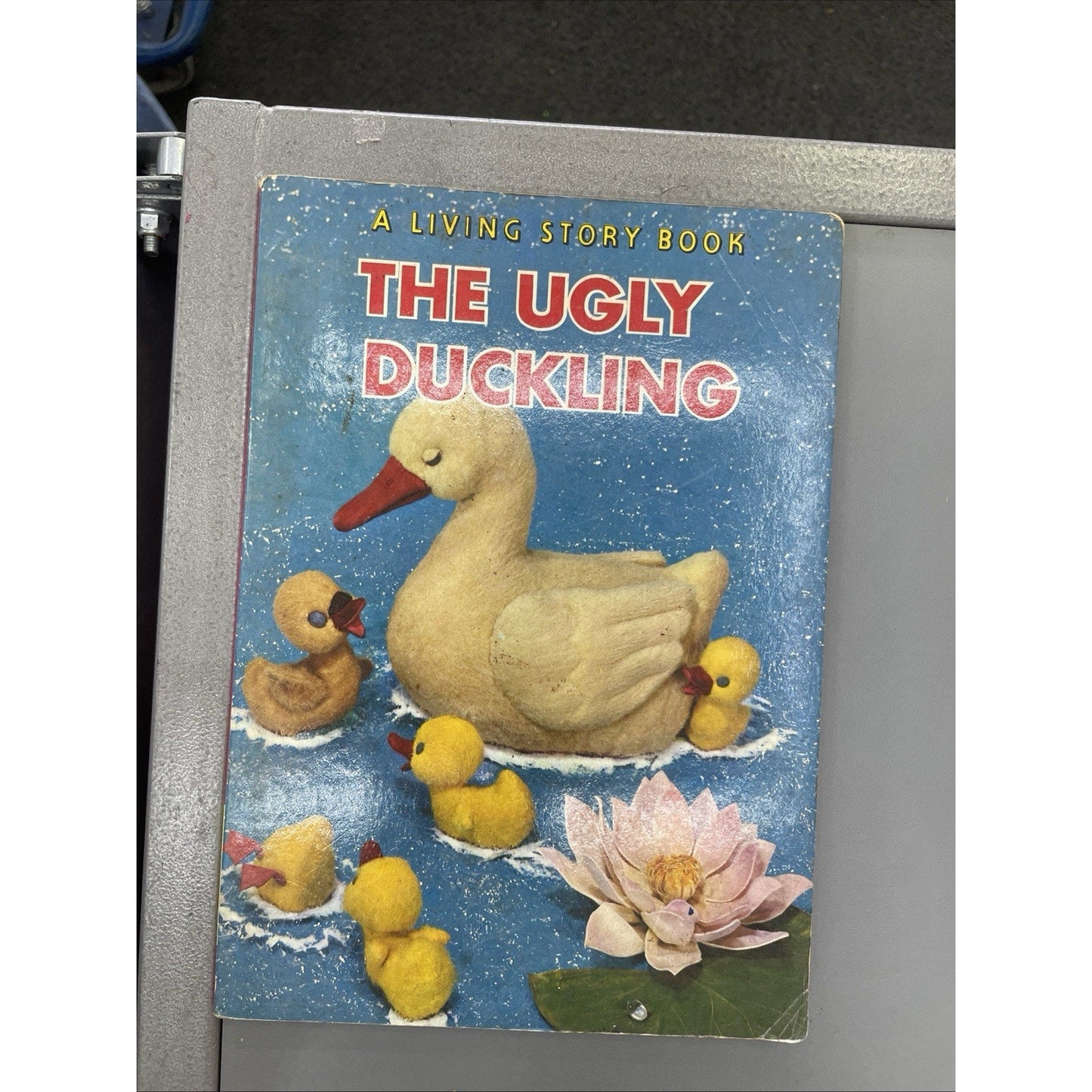 1967 “The Ugly Duckling” A Living Story Book Crown Publishers Ex Library JAPAN