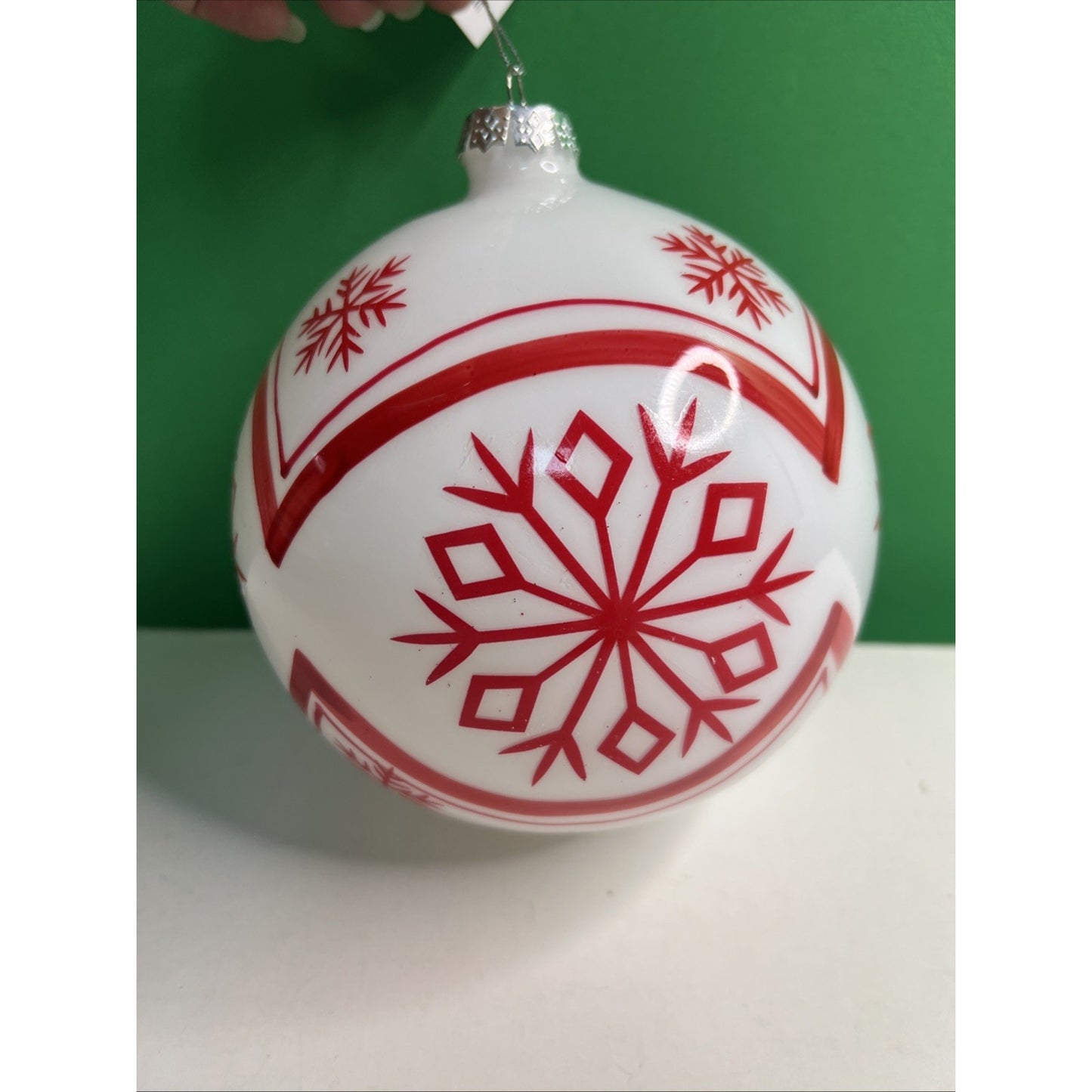 5.25 INCH WHITE W/RED SNOWFLAKE GLASS ROUND ORNAMENT