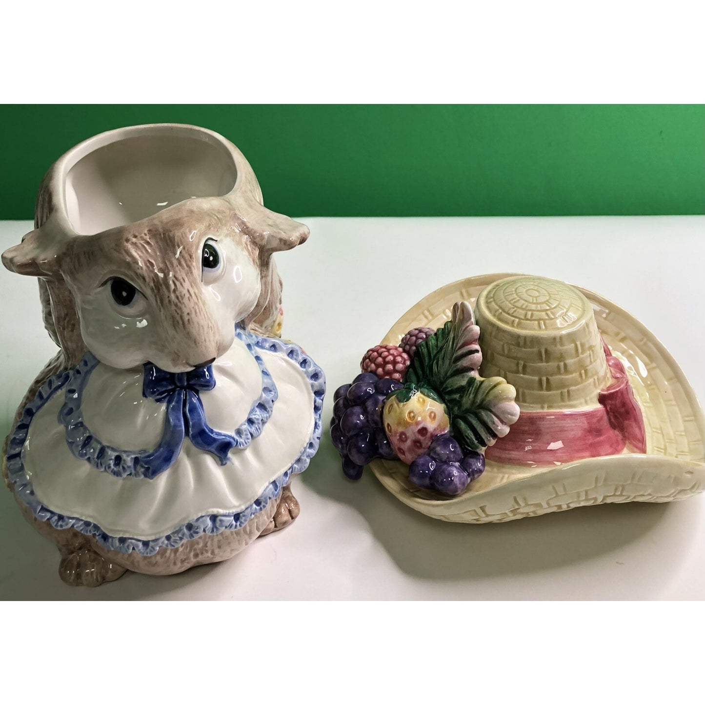 "Miss Squirrel" 1991 FITZ & FLOYD Biscuit Candy Or Small Cookie Jar 8" Tall Mint