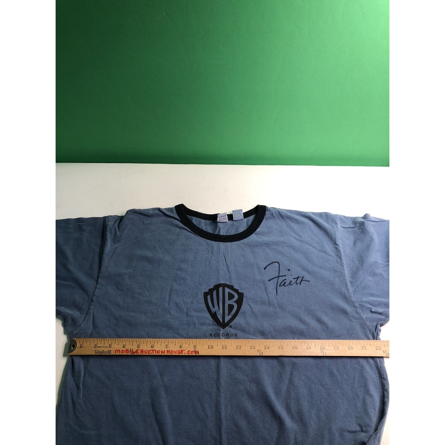 FAITH HILL Signed Autographed TSHIRT Size L WB Warner Brothers Blue Navy Trim