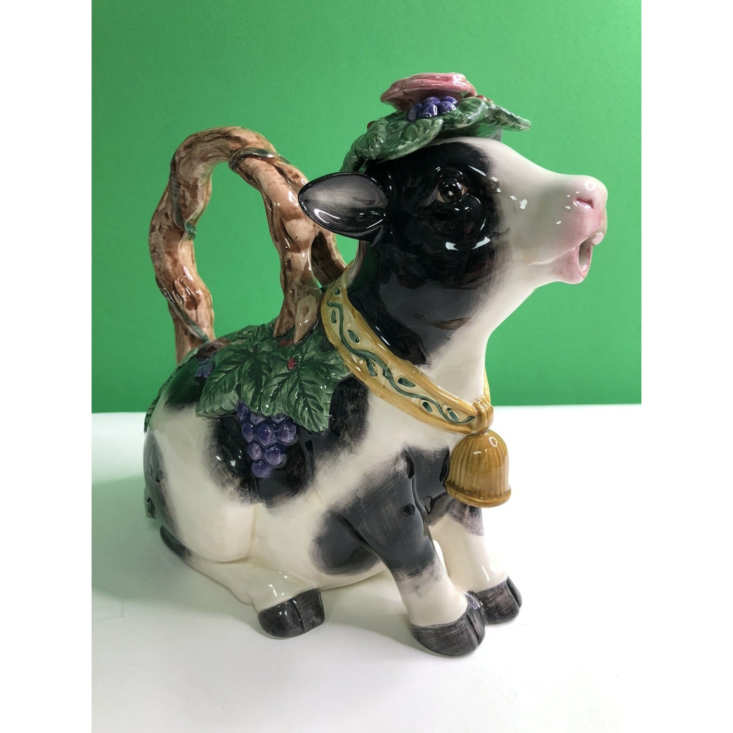 1994 Fitz & Floyd HEIDI HOLSTEIN TEAPOT Pitcher 35 oz Cow Giftware Grapevine Lid