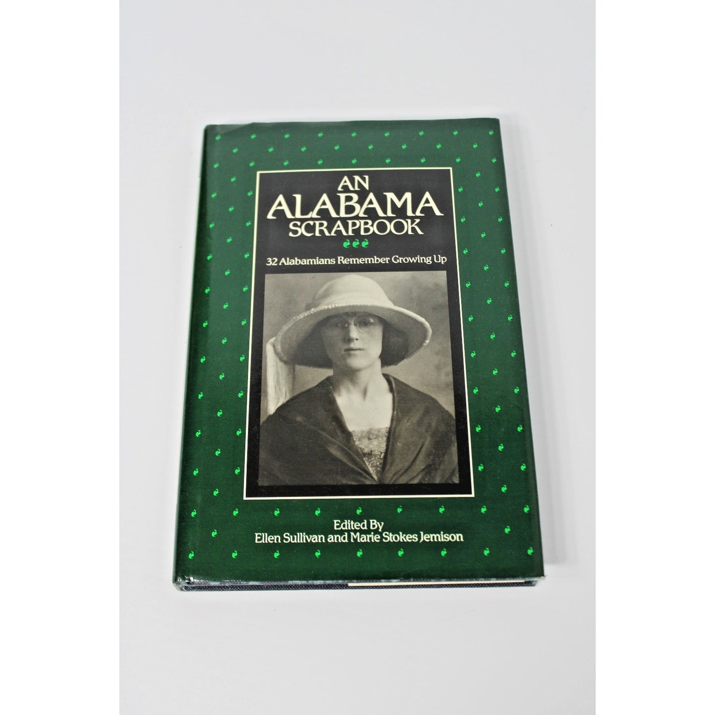 An Alabama Scrapbook: 32 Alabamians Remember Growing Up- Sullivan & Jemison 1988