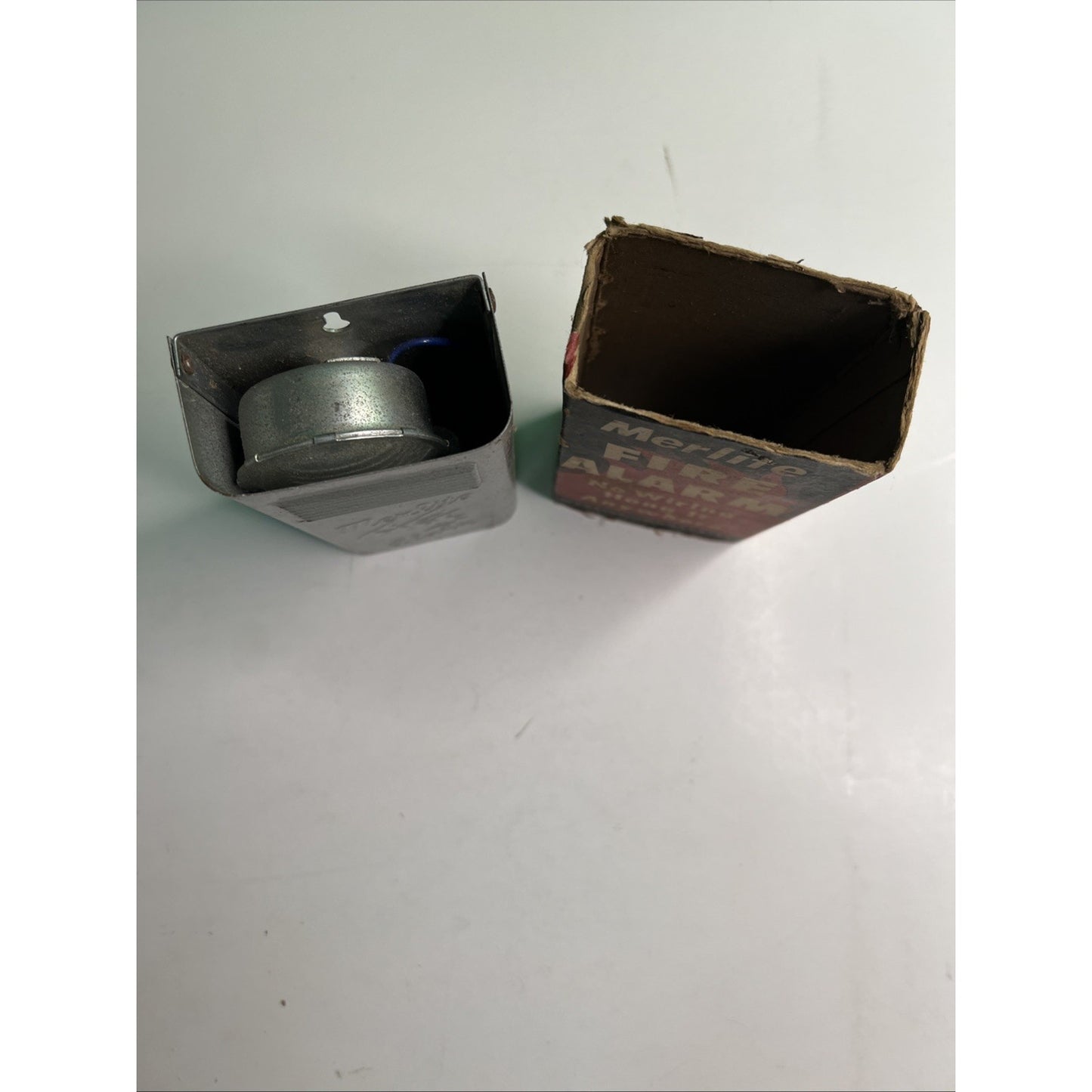 Merlite Fire Alarm No Wiring Hang Anywhere Vintage Silver Open Box