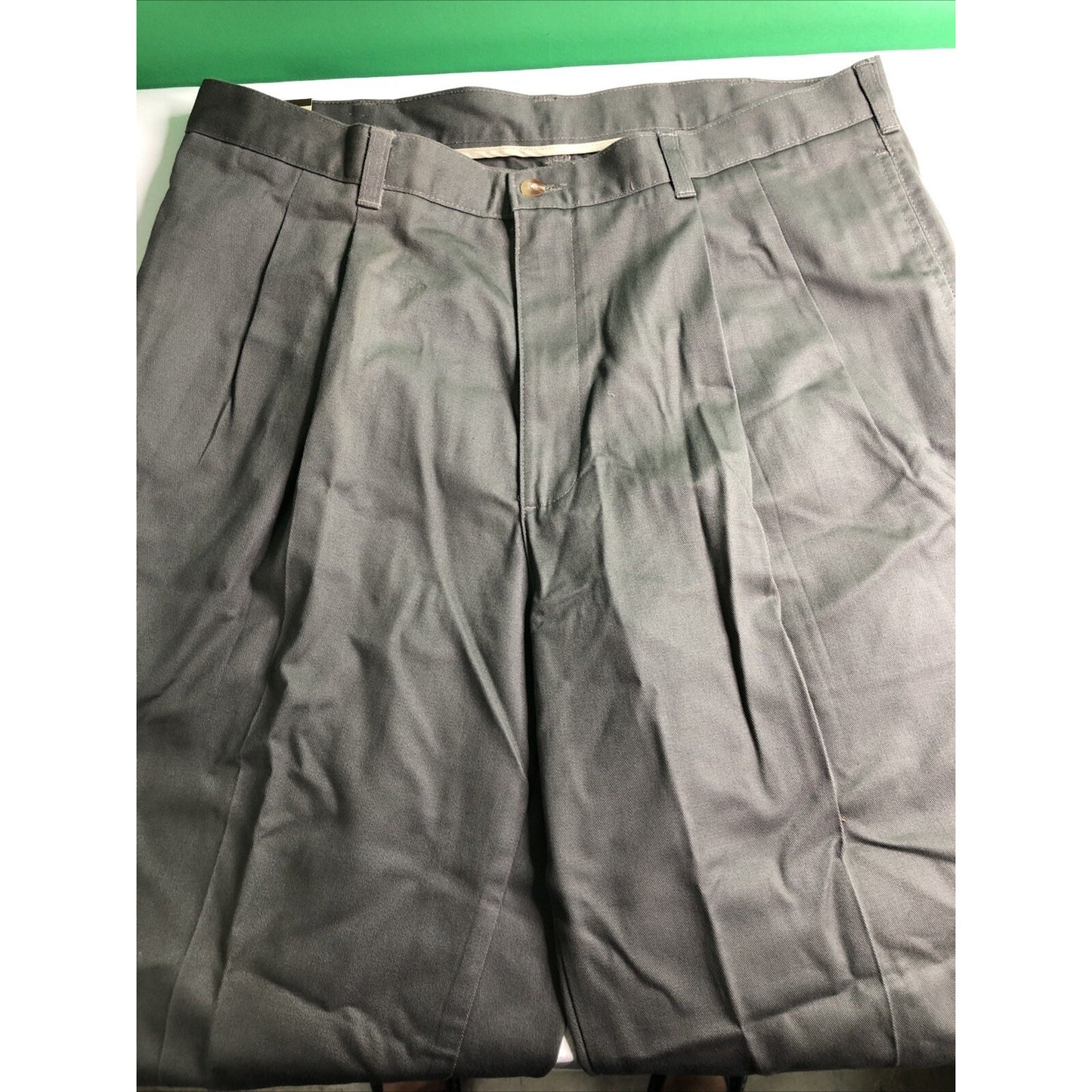 New With Tags FLYERS Pleated KHAKI Pants Mens Wrinkle Free Relaxed Fit 36 x 30