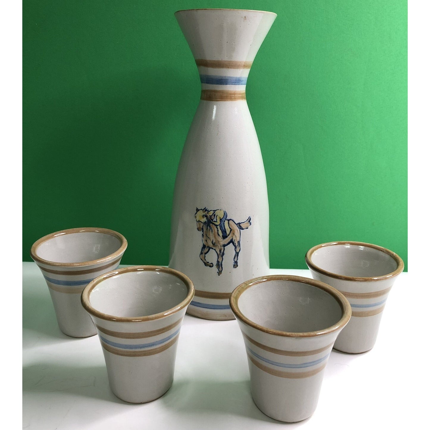 Vintage LOUISVILLE STONEWARE Made In KENTUCKY Derby DECANTER Carafe & 4 CUPS SET