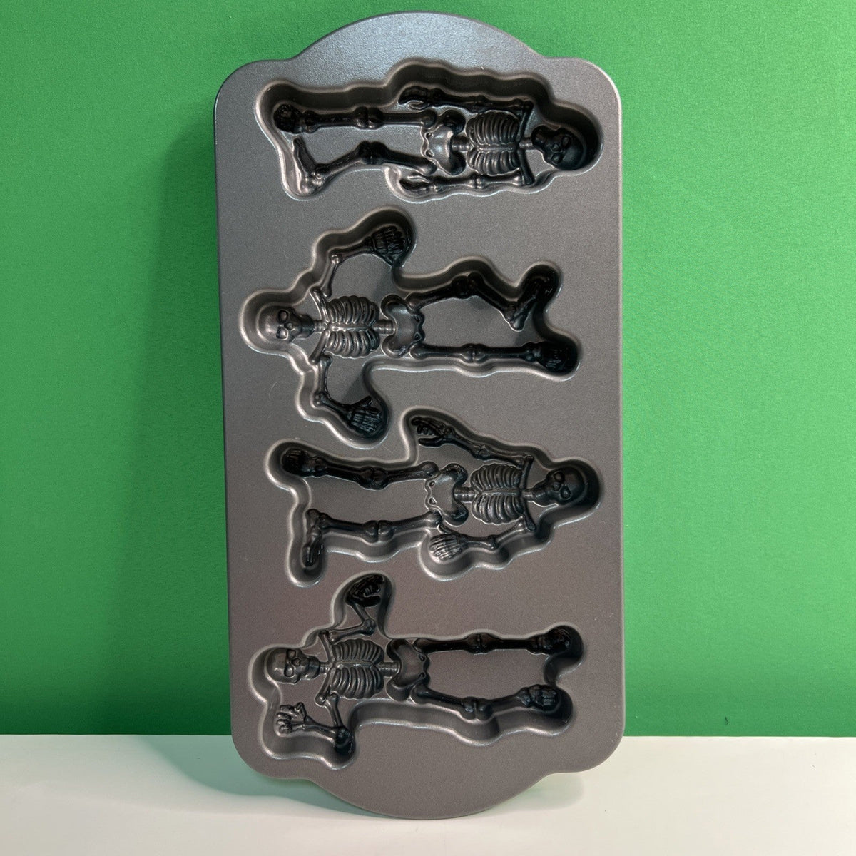 Williams Sonoma Nordic Ware Spooky Skeleton Cakelets Made In USA GUC Halloween