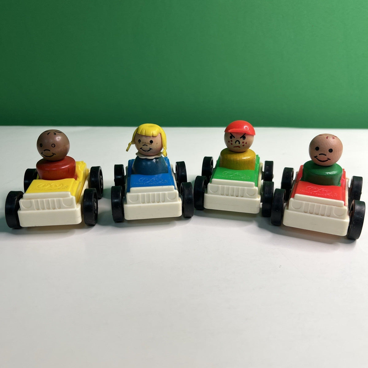 Vintage Fisher Price Little People Lot Of 8 Pieces 4 Cars 4 Drivers