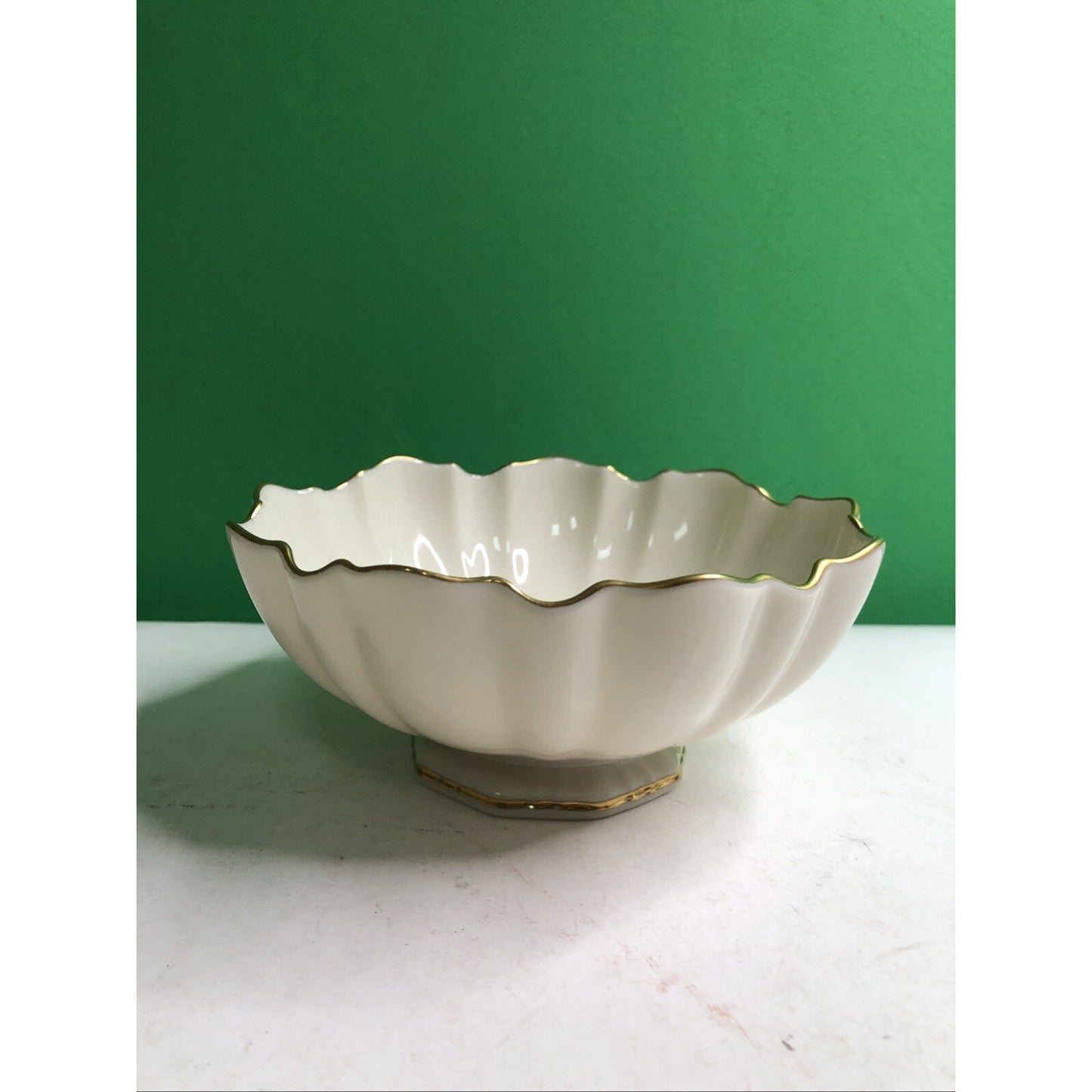 Lenox Symphony Ivory Porcelain Scalloped Footed Bowl 24 Kt Gold Edging Trim 6"
