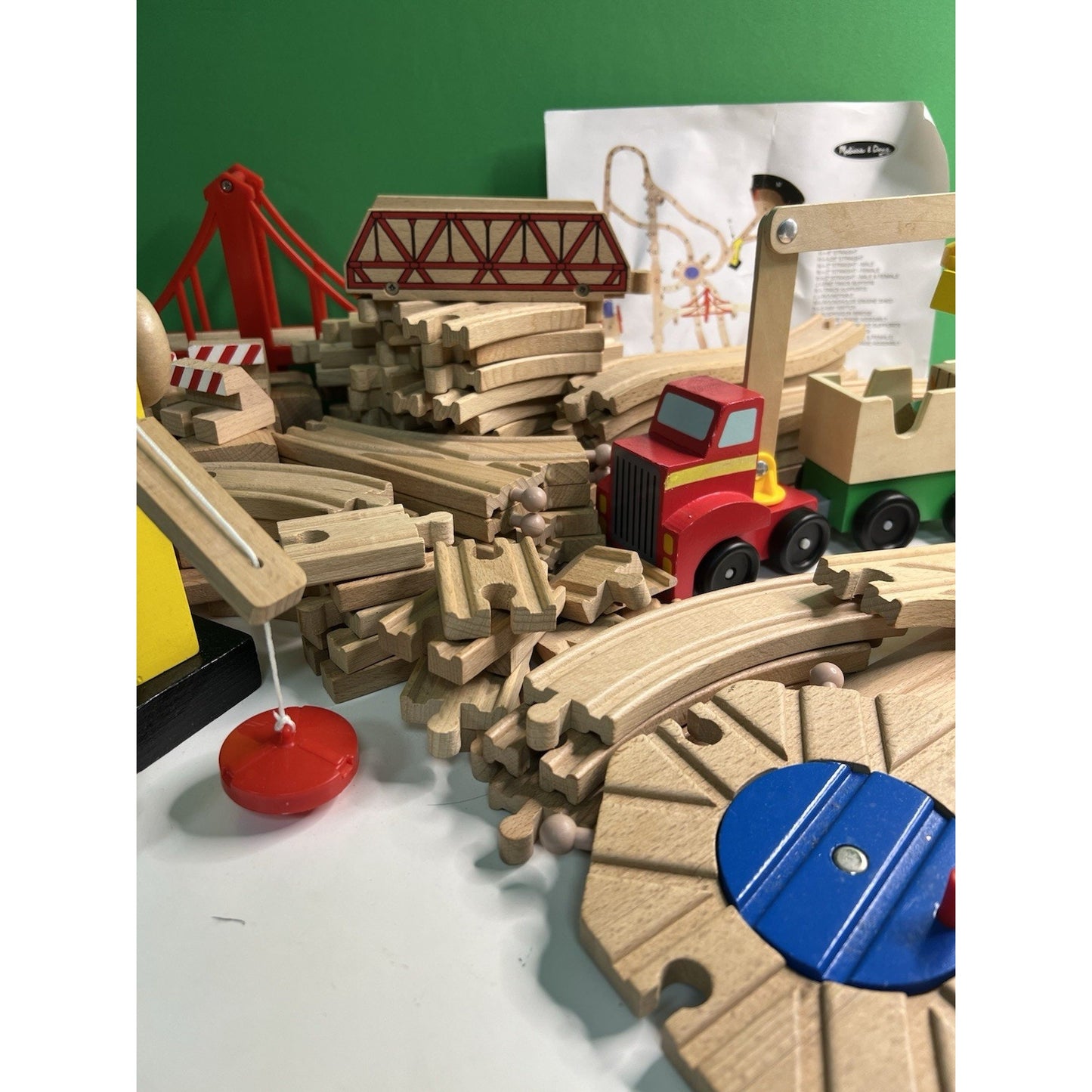 Wooden Train Railway Set 140+pcs Brio Compatible Track & Trains Melissa & Doug
