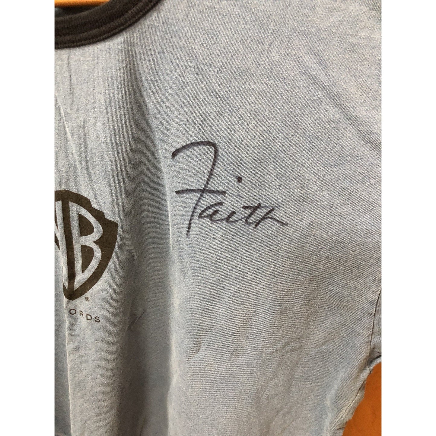 FAITH HILL Signed Autographed TSHIRT Size L WB Warner Brothers Blue Navy Trim