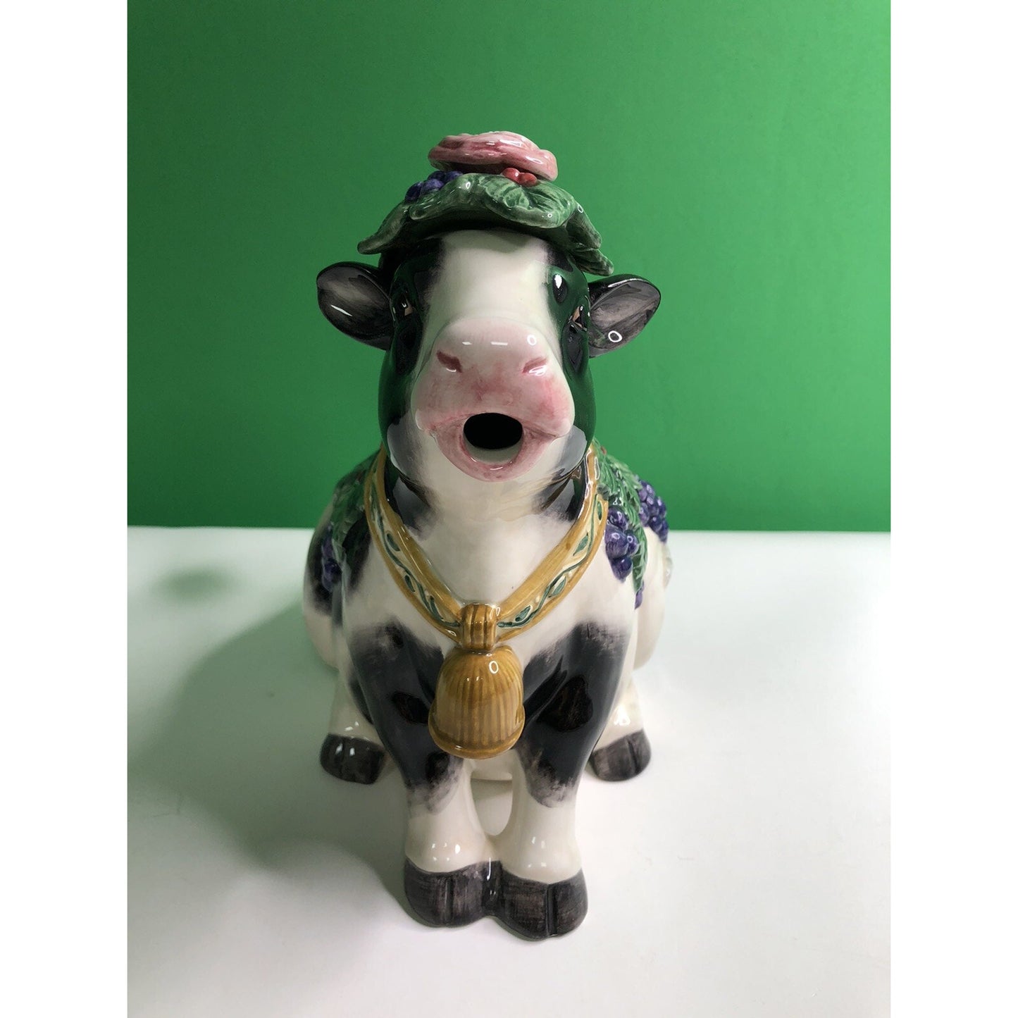 1994 Fitz & Floyd HEIDI HOLSTEIN TEAPOT Pitcher 35 oz Cow Giftware Grapevine Lid