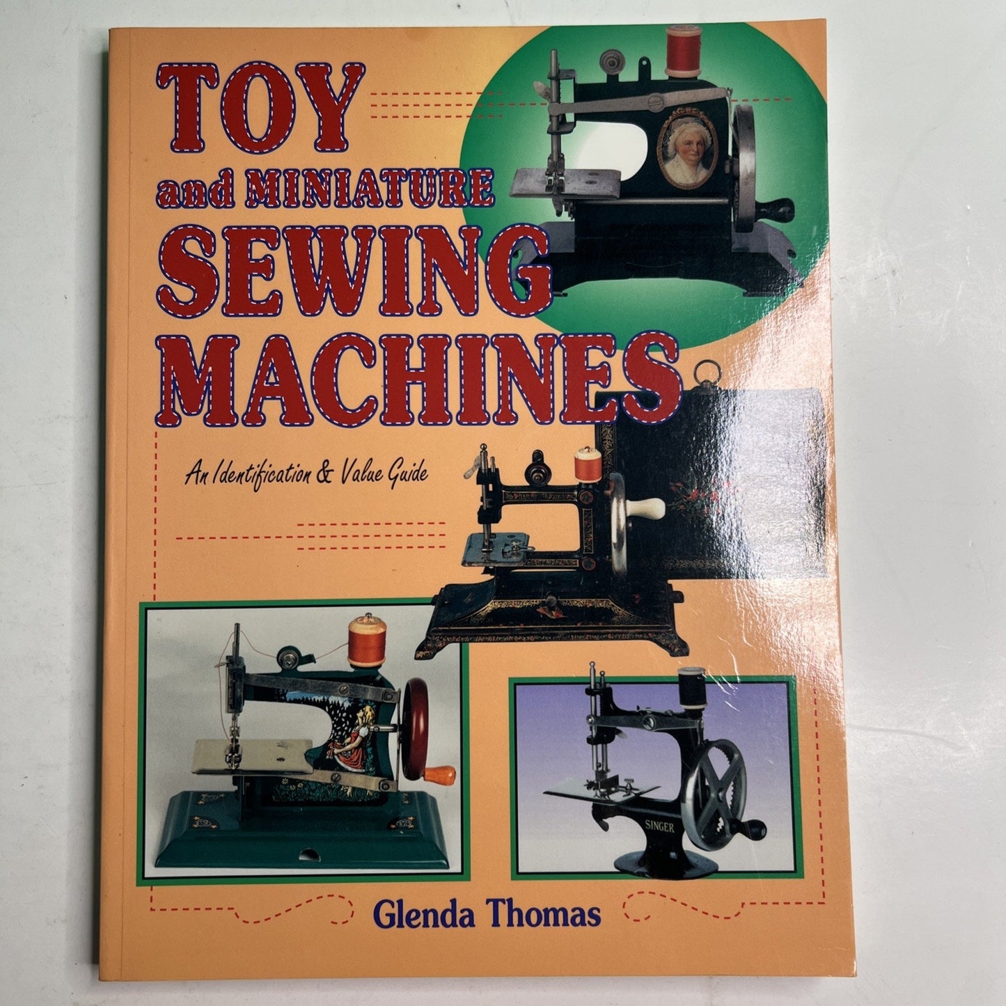 Toy & Miniature Sewing Machines: An Identification & Value Guide - Glenda Thomas
