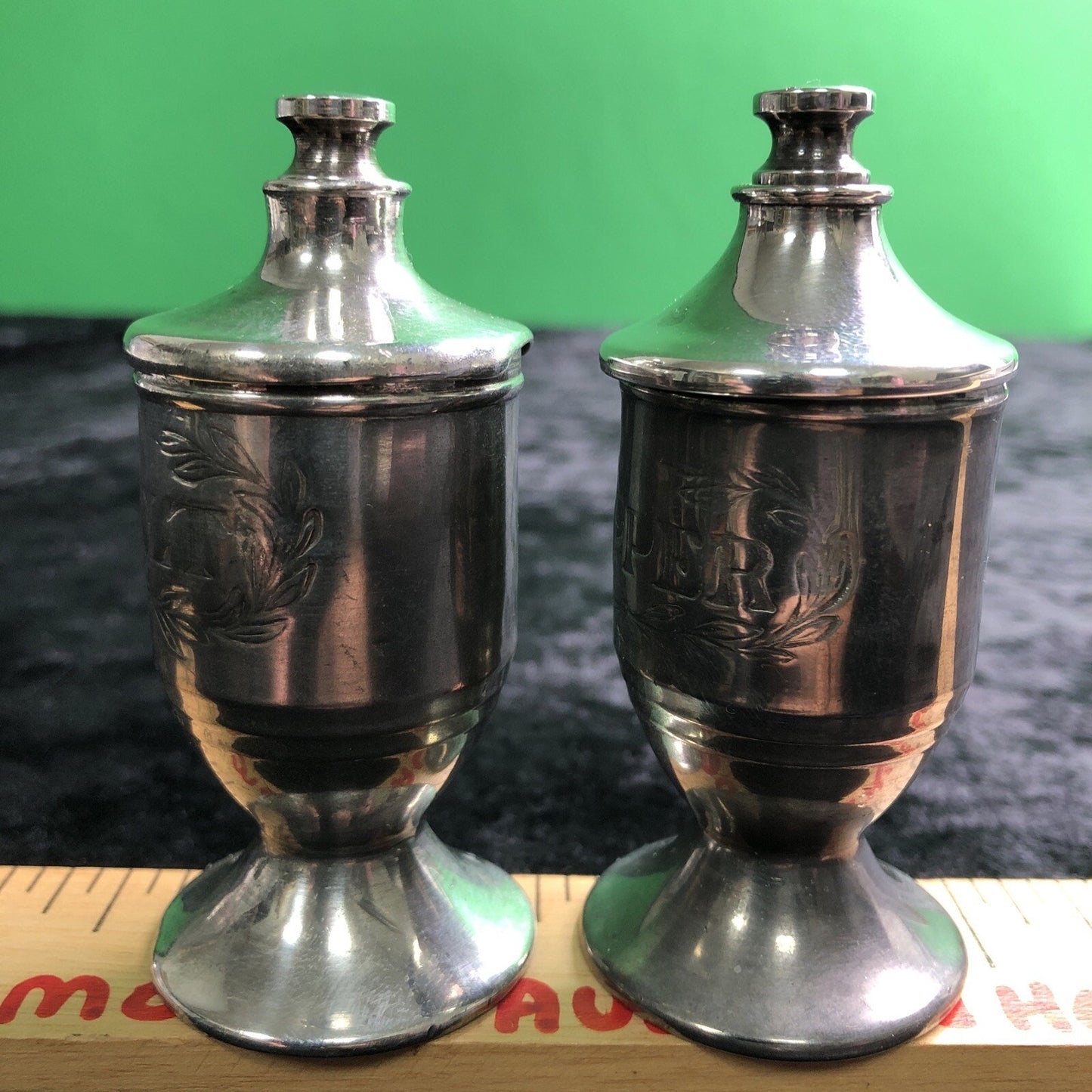 Pasnik Co Shakeless SALT & PEPPER Shakers Norwich Conn Pat Feb 1-21 (1921) PAIR