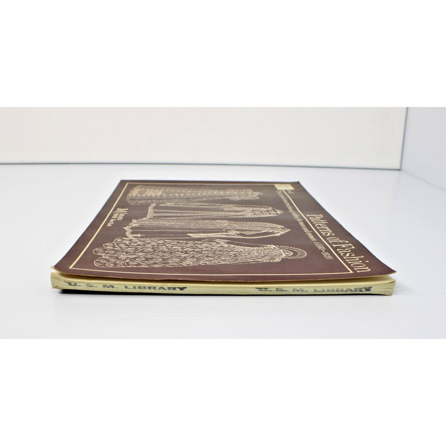 Janet Arnold- Patterns of Fashion Cut & Construction of Clothes 1560-1620 Vol. 1