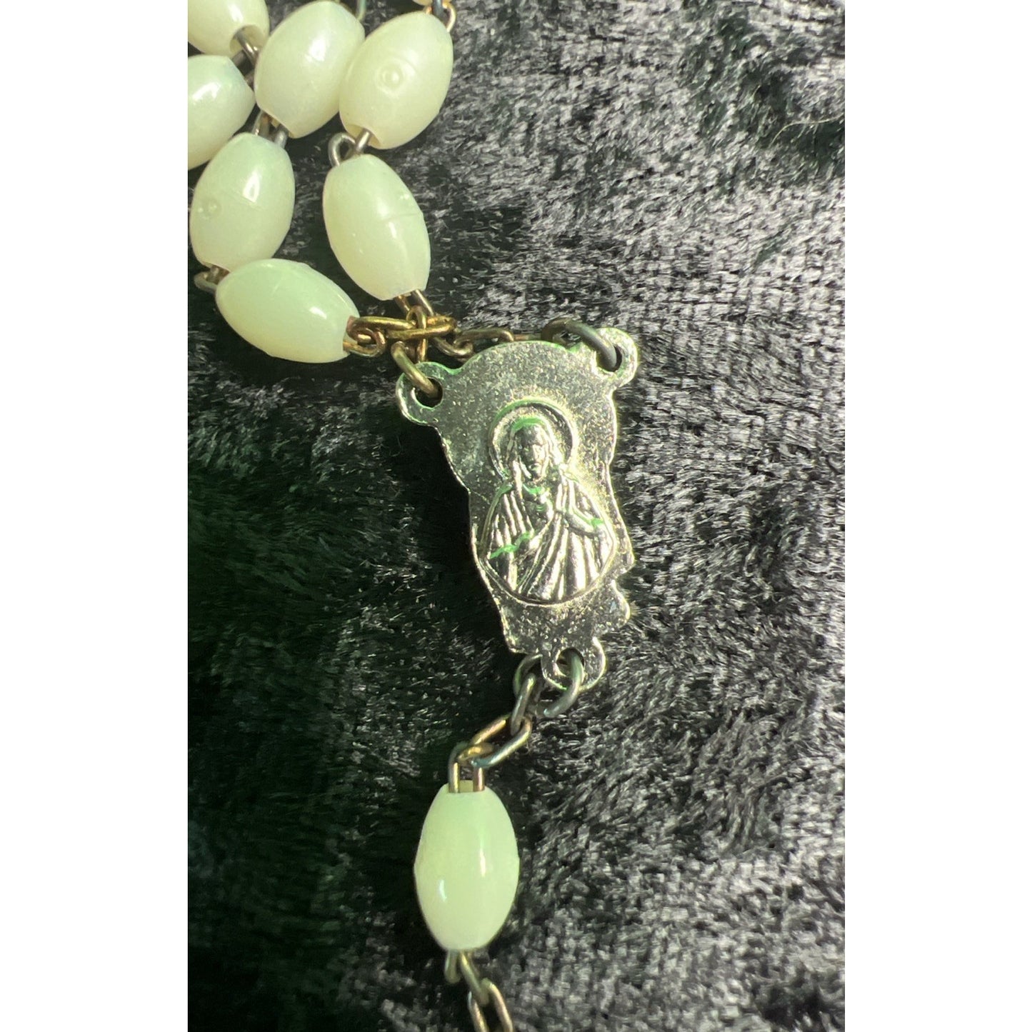 VINTAGE CATHOLIC THE LAST ROSARY MOONGLOW BEADS FUNERAL CASKET WALL HANGING 36”