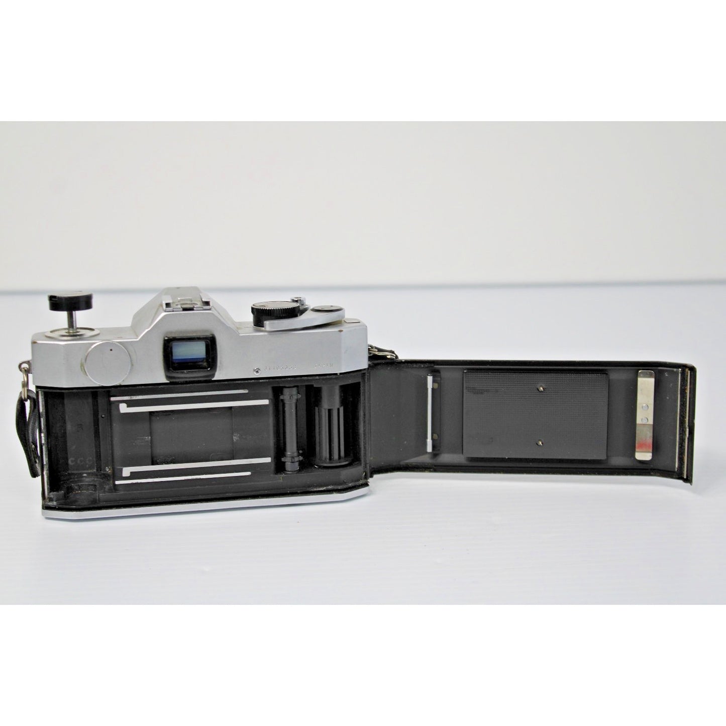 Vintage Yashica TL Electro 35mm SLR Film Camera with 50mm 1:1.9 Lens