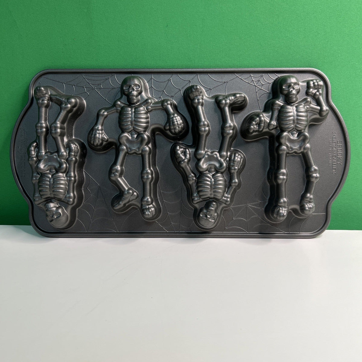 Williams Sonoma Nordic Ware Spooky Skeleton Cakelets Made In USA GUC Halloween