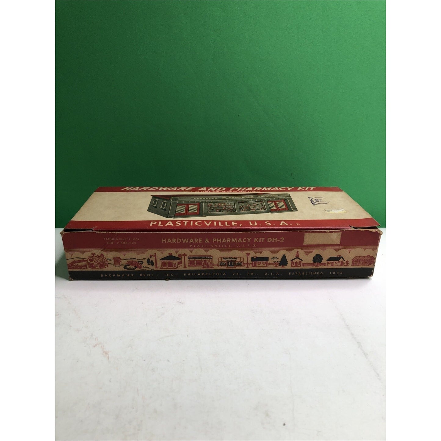 PLASTICVILLE O/S GAUGE HARDWARE and PHARMACY STORE DH-2 KIT VINTAGE 1952